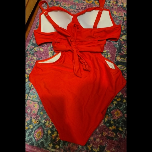 Bnwt - sold out CUPSHE Red Cutout One Piece Swimsuit with Moulded Cups XL - Picture 4 of 4